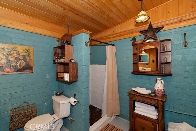 Detail Gallery Image 10 of 33 For 23270 Brookside, Crestline,  CA 92325 - 1 Beds | 1 Baths