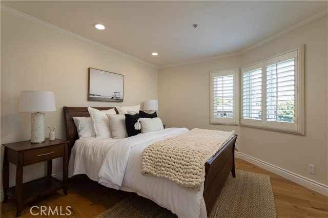 Image 24 of 30 For 132 Esplanade