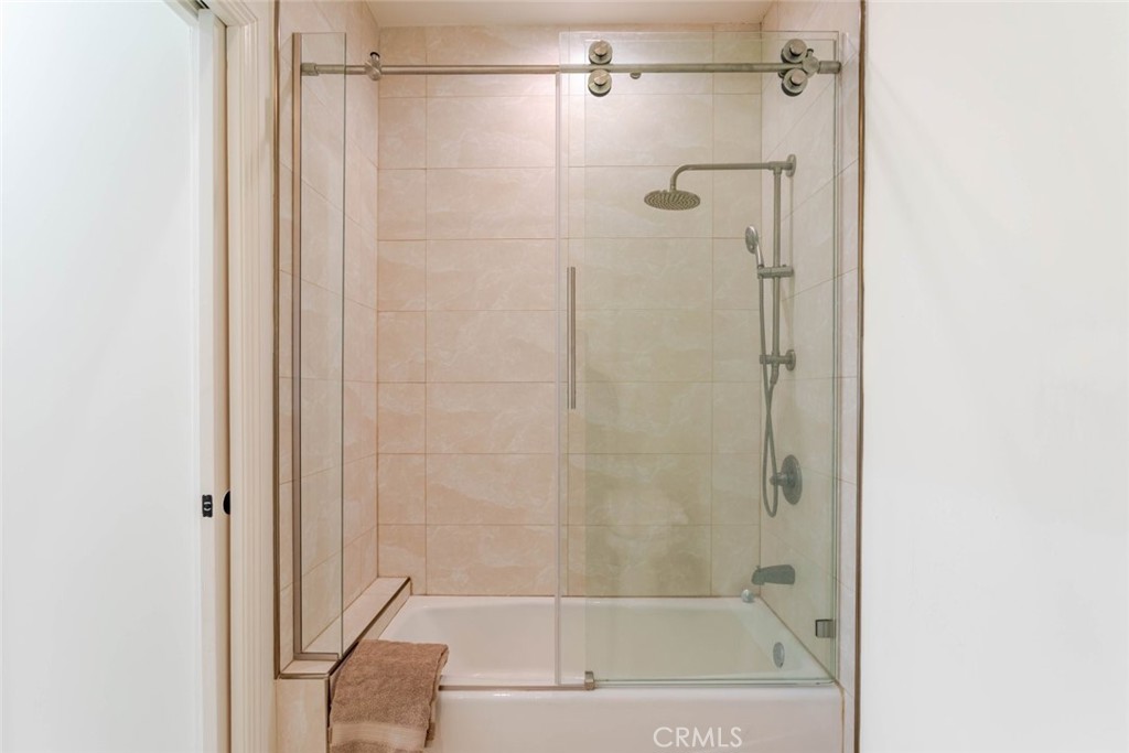 https://media.crmls.org/medias/9290a1d7-9471-433c-8a7d-37ce7bddce60.jpg?preset=X-Large