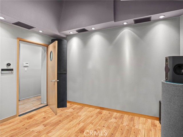 5762 Andasol Avenue, Encino CA: https://media.crmls.org/medias/9290b7bf-5c35-48bc-aa4e-b9cd96b9dd16.jpg