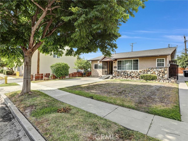 Detail Gallery Image 4 of 28 For 6156 Mckinley Ave, South Gate,  CA 90280 - 4 Beds | 2 Baths