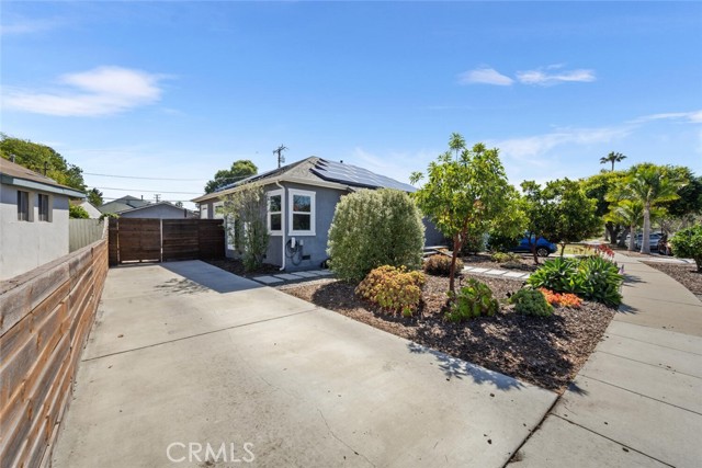 4513 E Cervato Street, Long Beach CA: https://media.crmls.org/medias/92923dd5-224a-4a66-b9cd-5311f33e477c.jpg