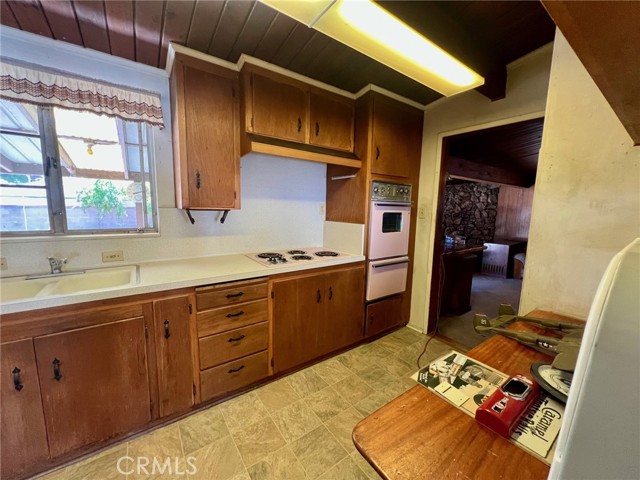 8165 Mammoth Avenue, Panorama City CA: https://media.crmls.org/medias/92930254-11b9-4204-8fec-68a09afb829d.jpg