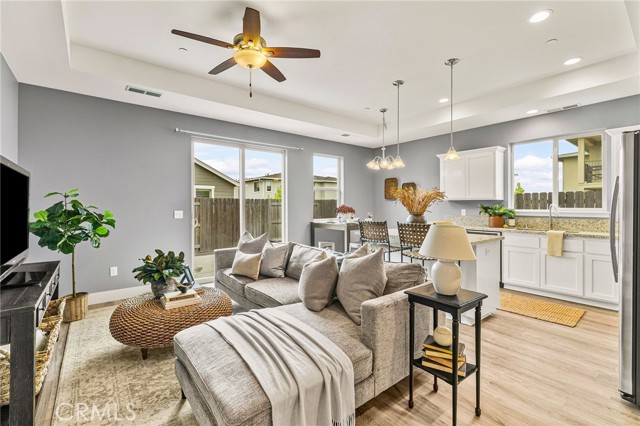 2851 Pin Oak Lane, Chico CA: https://media.crmls.org/medias/92939b90-f29f-440f-812c-74b62cb24639.jpg