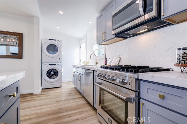 120 36th Place, Manhattan Beach, California 90266, 3 Bedrooms Bedrooms, ,2 BathroomsBathrooms,Residential,Sold,36th,SB23014621