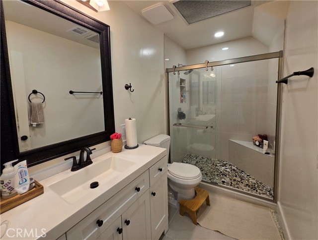 5 Carriage Hill Lane, Laguna Hills CA: https://media.crmls.org/medias/92949368-fbe5-4d05-a188-b44df69a5dec.jpg