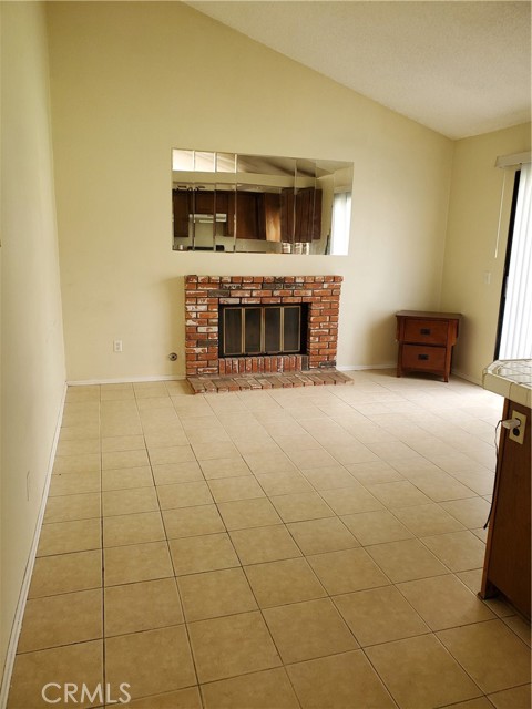 11245 Clara Court, Riverside CA: https://media.crmls.org/medias/9295fd89-4285-4e39-aae9-d884acd360cc.jpg