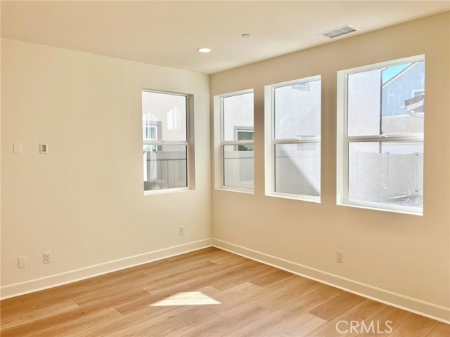 Detail Gallery Image 6 of 16 For 381 S Nevada Ave, Ventura,  CA 93004 - 3 Beds | 2/1 Baths