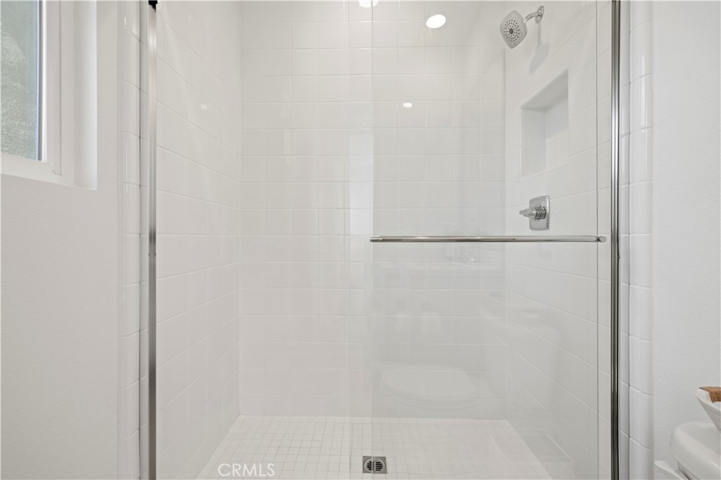 https://media.crmls.org/medias/929803ff-d3f8-4610-8950-751f7def0ea8.jpg?preset=X-Large