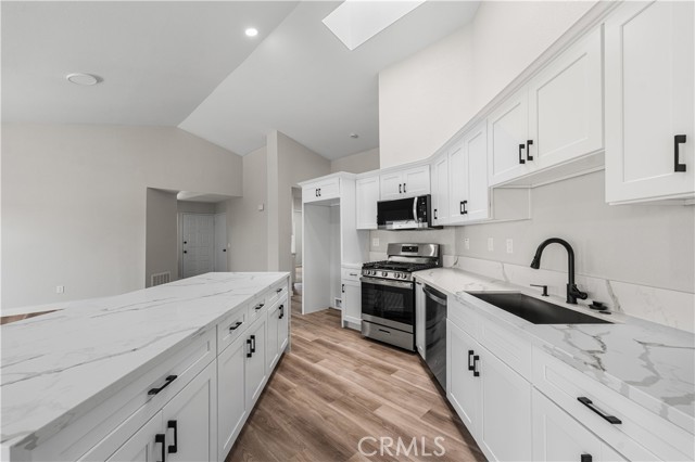 Detail Gallery Image 16 of 40 For 4009 E Avenue R13, Palmdale,  CA 93552 - 4 Beds | 2 Baths