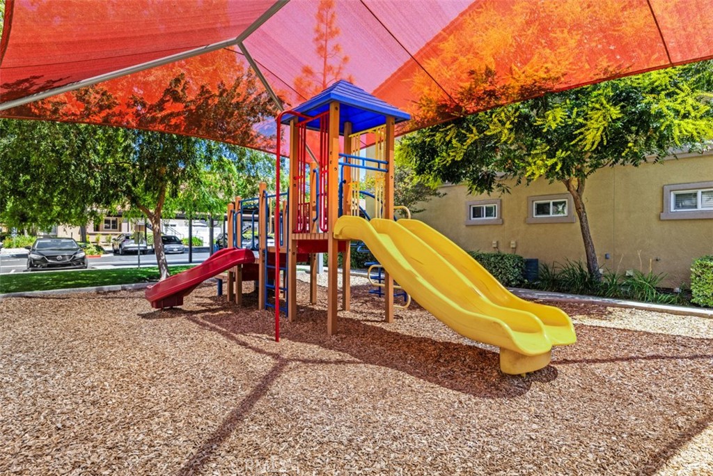 https://media.crmls.org/medias/929923c8-872b-4303-8a8c-51272eab60b5.jpg?preset=X-Large