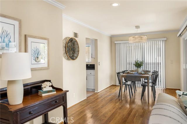 3600 E 4th Street, Long Beach CA: https://media.crmls.org/medias/92995e46-3ea8-444e-b98c-38da555385d9.jpg