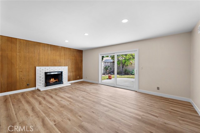 5852 Raphael Drive, Huntington Beach CA: https://media.crmls.org/medias/929ace83-0a38-4d78-ab09-830168de1b13.jpg