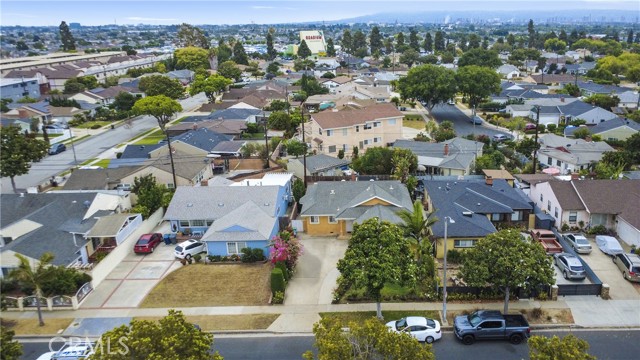 Detail Gallery Image 4 of 32 For 2612 Manhattan Beach Bld, Gardena,  CA 90249 - 3 Beds | 2 Baths