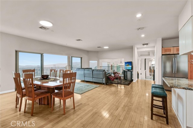 Detail Gallery Image 18 of 43 For 876 Harrington, Glendale,  CA 91207 - 4 Beds | 4 Baths