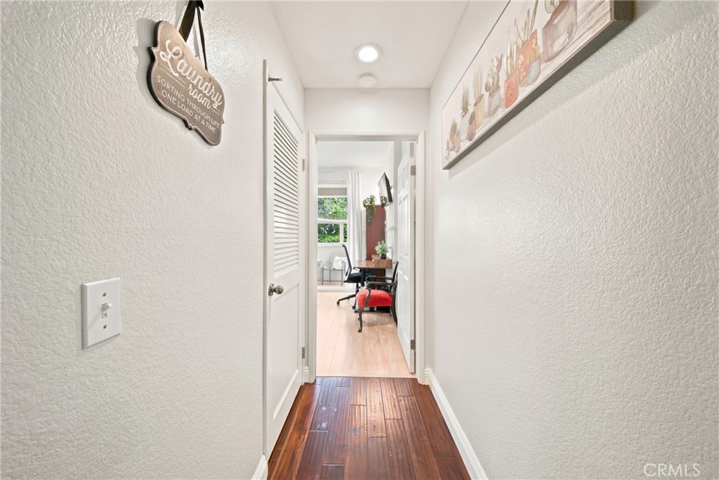 https://media.crmls.org/medias/929e0c50-b237-46c0-b673-f81db2f59d54.jpg?preset=X-Large