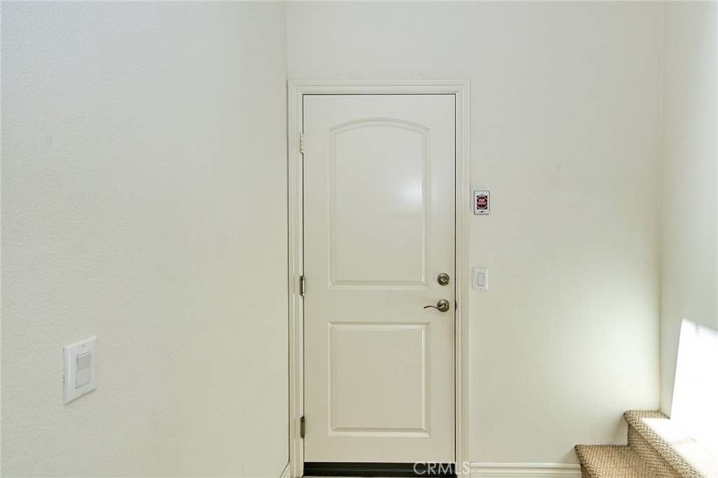 https://media.crmls.org/medias/929e8d65-1c1e-48f9-a2d7-0c5aaf158a1b.jpg?preset=X-Large