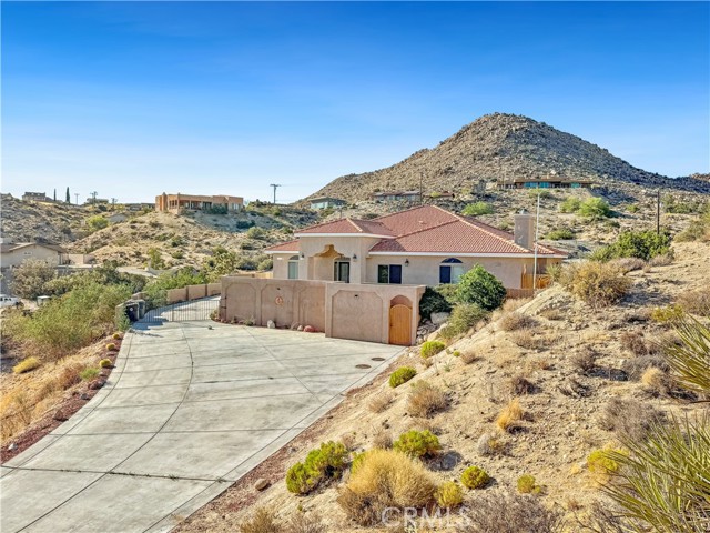 57466 Buena Suerte Road, Yucca Valley CA: https://media.crmls.org/medias/929ee1a4-1004-446a-9aaa-f3f0eaf96e03.jpg