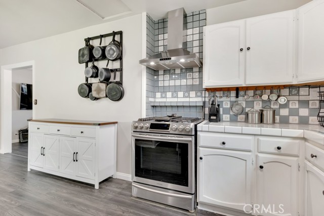6507 Gentry Avenue, North Hollywood CA: https://media.crmls.org/medias/929f4cd8-ecc8-49cf-b86d-97c198783f68.jpg