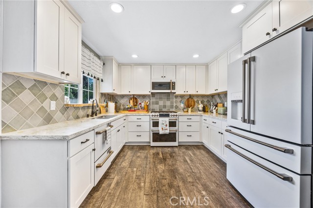 8975 Driftwood Dr, Riverside CA: https://media.crmls.org/medias/929f9166-5b85-4dd4-85dd-c9b212961459.jpg