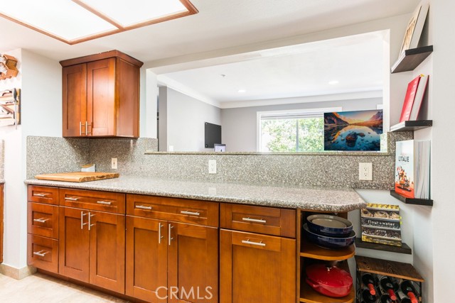 110 W Maple Street, Glendale CA: https://media.crmls.org/medias/929f98f8-0ddf-42fb-8e06-7df8883f1567.jpg