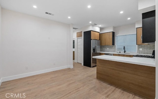 Detail Gallery Image 5 of 13 For 7840 Claybeck, Sun Valley,  CA 91352 - 2 Beds | 2 Baths