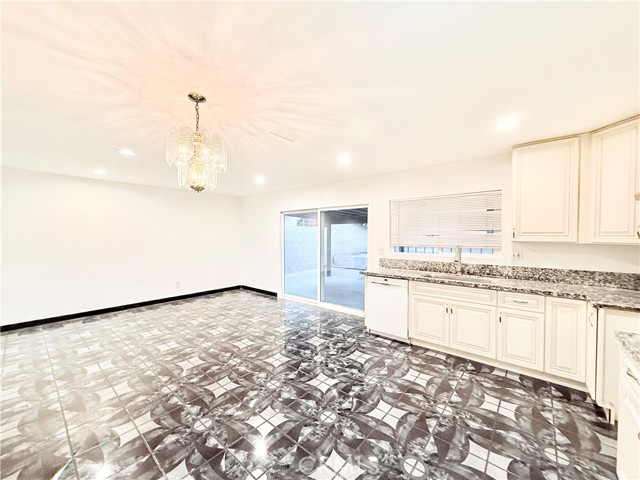 2119 S Phoenix, Ontario CA: https://media.crmls.org/medias/92a04ada-1090-4311-a4bf-c55642dab787.jpg