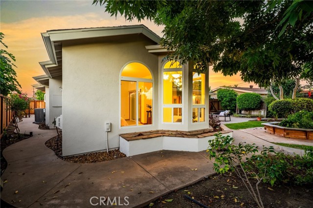 3273 Indiana Ave, Costa Mesa CA: https://media.crmls.org/medias/92a0fdab-4c9c-4942-a651-3ed1a9e77d46.jpg