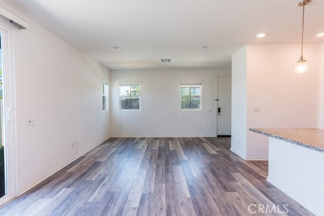 Detail Gallery Image 12 of 64 For 27638 Sawtooth Ln, Canyon Country,  CA 91387 - 3 Beds | 2/1 Baths