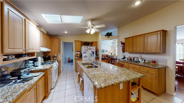 Image 2 for 403 Goldfinch Ln, Fountain Valley, CA 92708