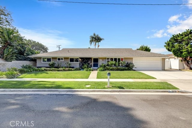 Detail Gallery Image 3 of 26 For 1212 Appian Way, Santa Ana,  CA 92705 - 3 Beds | 2 Baths