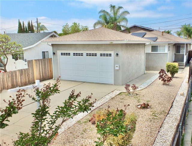 1301 W Robidoux Street, Wilmington CA: https://media.crmls.org/medias/92a2ef97-0a6c-4dfb-a65e-766a21903e4f.jpg