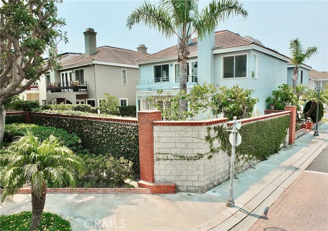 6225 Napoli Court, Long Beach CA: https://media.crmls.org/medias/92a2f370-e49b-43ac-9f2b-ce0da6d29527.jpg