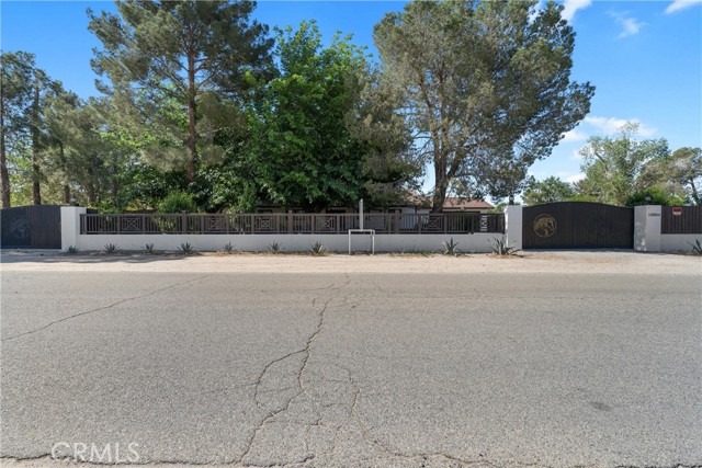 10004 E Avenue S10, Littlerock CA: https://media.crmls.org/medias/92a34c4a-8e8b-4da7-95fe-c1838f5cb490.jpg