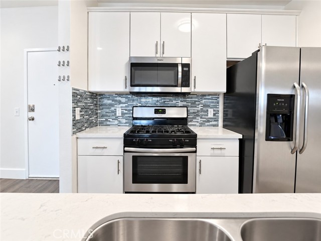 11657 Oxnard Street, 132 photo 17