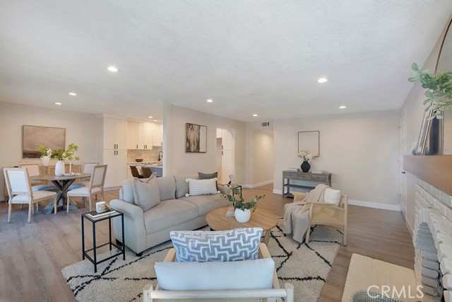 Detail Gallery Image 4 of 28 For 27039 Rio Prado Dr, Valencia,  CA 91354 - 3 Beds | 2 Baths