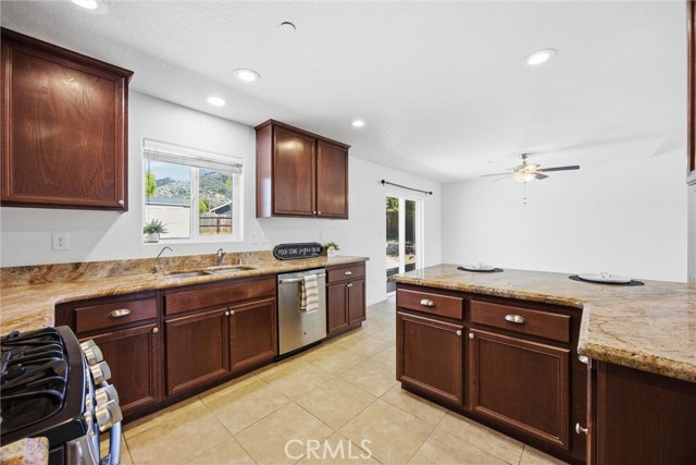 Detail Gallery Image 23 of 41 For 18110 Churchill, Tehachapi,  CA 93561 - 3 Beds | 2 Baths