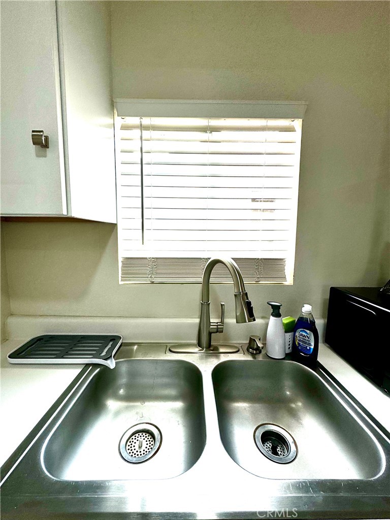 https://media.crmls.org/medias/92a473ad-2214-41aa-b118-7970fe88091d.jpg?preset=X-Large