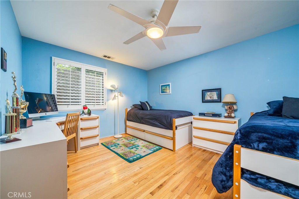 https://media.crmls.org/medias/92a47747-29b1-41bf-8bdd-9188bb305709.jpg?preset=X-Large