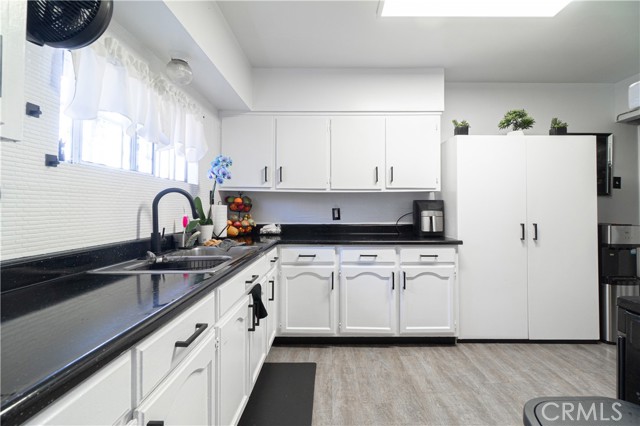 Detail Gallery Image 13 of 56 For 340 W 62nd St, Los Angeles,  CA 90003 - – Beds | – Baths