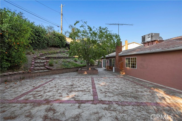 10685 Ledeen Drive, Lakeview Terrace CA: https://media.crmls.org/medias/92a5e333-d15d-44fb-8181-b2d0209d4fe9.jpg