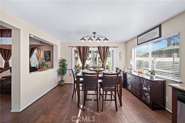 Detail Gallery Image 10 of 36 For 901 Primrose Lane, Corona,  CA 92878 - 3 Beds | 2/1 Baths