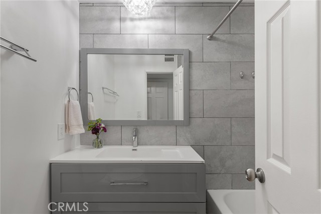 Detail Gallery Image 11 of 18 For 4859 Coldwater Canyon Ave #4,  Sherman Oaks,  CA 91423 - 2 Beds | 2 Baths