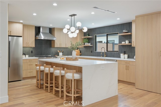 Detail Gallery Image 8 of 41 For 23240 Leonora Dr, Woodland Hills,  CA 91367 - 5 Beds | 5 Baths
