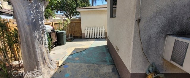 13006 Jefferson Avenue, Hawthorne CA: https://media.crmls.org/medias/92a6f756-8480-4333-a7b0-7eccec0aa9d1.jpg