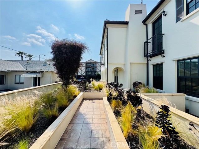 118 N Allen Ave, Pasadena CA: https://media.crmls.org/medias/92a77ac3-45a0-422e-b9a4-cf5335d001fa.jpg