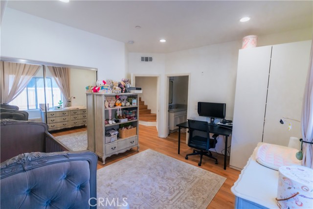 Image 11 of 16 For 423 Providencia Avenue 103