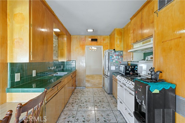 Detail Gallery Image 8 of 46 For 9606 S 4th Ave, Inglewood,  CA 90305 - 4 Beds | 3 Baths