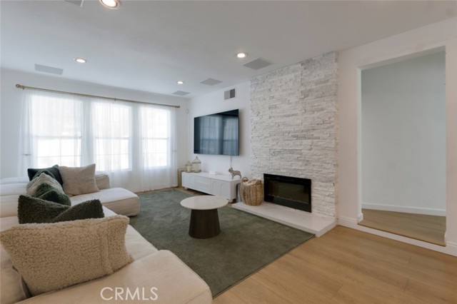 22828 Hartland Street photo 5