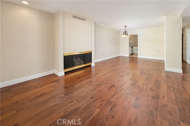 Detail Gallery Image 5 of 32 For 19322 Flowers Ct, Newhall,  CA 91321 - 2 Beds | 2 Baths